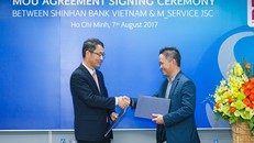 Đại diện hai bên trao thỏa thuận ghi nhớ tại Lễ ký kết