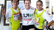 Hàng trăm vận động viên tham gia cuộc thi chạy thang bộ chinh phục đỉnh cao tại TP HCM