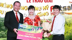 Khách hàng HDBank trúng quả bóng vàng 1 kg