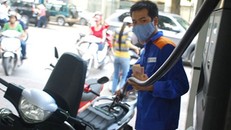 Giá xăng tăng lần thứ 9, lên 18.580 đồng