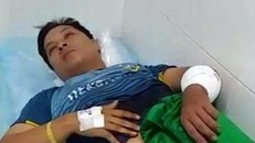 Tài xế Tânđược đưa đến bệnh viện ở quận Cái Răng, TP Cần Thơ cấp cứu. Ảnh: Bạn hữu đường xa