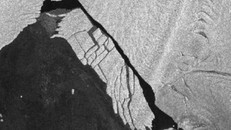 Núi băng trôi Nam Cực tách ra hồi tháng 9 chia thành những khối nhỏ. Ảnh: ESA/BAS