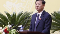 Chánh án Hà Nội Nguyễn Hữu Chính phát biểu tại phiên họp HĐND TP Hà Nội sáng 4/12. Ảnh: Võ Hải