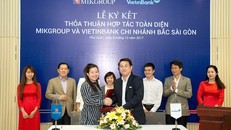 Bà Hoàng Thị Thu Hằng – Phó TGĐ MIKGroup và Ông Vũ Quôc Việt – Giám đốc CN Bắc Sài Gòn của Vietinbank cùng ký kết bản thỏa thuận hợp tác toàn diện giữa MIKGroup và Vietinban