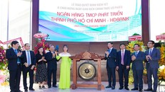 Cổ phiếu HDBank ‘chào sàn’ HoSE, lọt top 10 nhà băng vốn hoá cao nhất