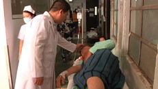 Nam bệnh nhân điều trị tại Bệnh viện Chấn thương Chỉnh hình TP HCM. Ảnh: L.P.