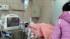 Một bệnh nhân bị ngộ độc rượu đang điều trị ở bệnh viện. Ảnh: V.H.