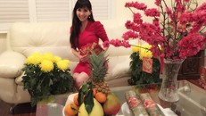 Chị Tiểu Vân vui mừng vì chuẩn bị được nhiều đồ đón Tết. Ảnh: NVCC.