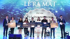 Khách hàng trúng thưởng khi đăng ký Quang Binh Beach & Golf Resort tại Lễ giới thiệu dự án.