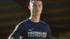Hình ảnh Ronaldo gắn liền với loạt các sản phẩm về dinh dưỡng, sức khỏe và các sản phẩm dành cho thi đấu thể thao
