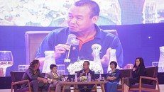 Ông Lưu Đức Khánh, giám đốc điều hành Vietjet cùng các diễn giả tọa đàm về văn hóa quản trị