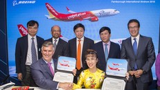 Bà Nguyễn Thị Phương Thảo, Tổng Giám đốc Vietjet và Ông Kevin McAllister, Chủ tịch kiêm Tổng Giám đốc Tập đoàn Boeing đã cùng ký kết hợp đồng 100 máy bay Boeing 737 MAX.