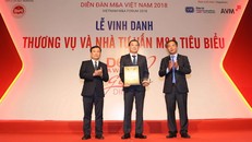 Ông Lê Thành Liêm – Giám đốc Điều hành Vinamilk nhận giải tại Diễn đàn.