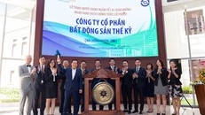 Ông Nguyễn Trung Vũ – Chủ tịch HĐQT CENLAND đánh cồng tại phiên chào sàn cổ phiếu CRE