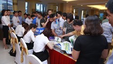 Nhà đầu tư hào hứng đăng ký đặt mua tại các sự kiện mở bán 