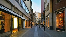 Mặt tiền sôi động của các cửa hiệu