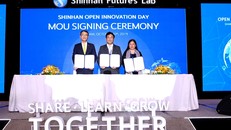 Đại diện của Ngân hàng Shinhan, NATEC và Open Innovation Việt Nam tại lễ ký kết biên bản ghi nhớ MOU