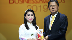Bà Nguyễn Thùy Linh - CEO Hengsan Việt Nam nhận giải thưởng ASEAN Business Award 2019
