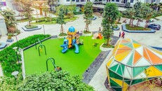 Các mảng cảnh quan xanh được bố trí hợp lí khắp nơi tại dự án