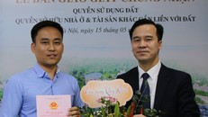 MIKGroup phối hợp bàn giao sổ đỏ cho cư dân Imperia Sky Garden