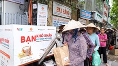 Những hạt gạo tình nghĩa, ấm lòng người khó khăn.