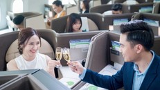 Với tiết trời mát mẻ, mùa thu được nhiều cặp đôi và các tín đồ Với tiết trời mát mẻ, mùa thu được nhiều cặp đôi và các tín đồ du lịch chọn để đi du lịch.u lịch chọn để đi du lịch.