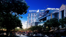 Phòng vé Bamboo Airways tại Đà Nẵng tiếp giáp ngã tư Đường 2/9, cách Sân bay Đà Nẵng chỉ 10 phút di chuyển