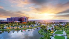 Vẻ lộng lẫy, sang trọng của Mövenpick Resort Waverly Phú Quốc lúc hoàng hôn