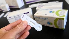 Báo Pháp : Test nhanh kháng nguyên cho kết quả đáng tin cậy như test PCR