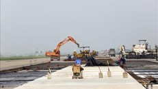 Dự án cải tạo, nâng cấp đường cất hạ cánh, đường lăn cảng hàng không quốc tế Nội Bài có tổng mức đầu tư 2.031,6 tỷ đồng.