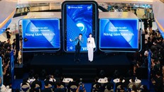 Sự kiện ra mắt thẻ Tiki-Shinhan có sự tham dự của ca sỹ Noo Phước Thịnh, các nhân vật nổi tiếng chuyên sáng tạo nội dung mảng phong cách sống và ẩm thực như Dino Vũ và Helly Tống đã thu hút đông đảo khách hàng.