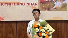 Nhà báo Huỳnh Dũng Nhân trong buổi giao lưu tặng sách ngày 15/6/2023 tại ĐH KHXH & NV Hà Nội.