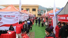 Các gian hàng tại Hội chợ “Tết Nhân ái”.