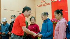 SABECO tặng 500 phần quà “Chung vị tết Việt” cho người dân Hải Phòng và Quảng Trị