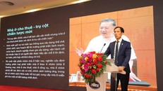 TS. LS. Đoàn Văn Bình trình bày báo cáo chuyên đề về Nhà ở cho thuê tại Việt Nam.
