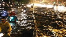 Đường Nguyễn Hữu Cảnh thường xuyên xảy ra tình trạng ngập nước mỗi khi mưa lớn. Ảnh: Linh Vũ