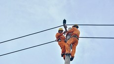 Hóa đơn tiền điện thời gian qua gây nhiều bức xúc cho người dân. Ảnh: Xuân Thọ