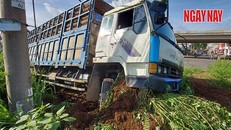 Một vụ tai nạn gần nút giao cầu vượt Dầu Giây. Ảnh: Xuân Thời