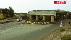 Cầu vượt Dầu Giây bị dang dở. Ảnh: Xuân Thời