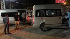 Những người Trung Quốc đi "du lịch chui" bị phát hiện và đưa đi cách li. Ảnh: Minh Hải