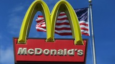 McDonald’s được xem như biểu tượng cảu du nhập văn hóa Mỹ. (Nguồn: Getty).