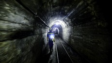 Gặp nhau trên đường, những nụ cười của người ca trước như tiếp thêm sức mạnh cho những người ca sau.