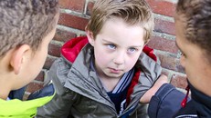 Bốn kiểu bắt nạt phổ biến con có thể gặp ở trường