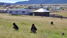 Ba mẹ ơi, con phải nhịn!