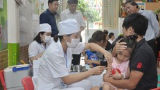 Tiêm vaccine là biện pháp an toàn, hiệu quả và ít tốn kém để chống lại căn bệnh có nguy cơ lây nhiễm cao .H.D.