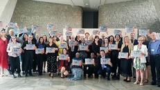 Đại diện các quốc gia thành viên và các diễn giả hội nghị cam kết cùng chống lại sự quấy rối trực tuyến nhắm đến các nữ nhà báo.