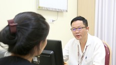 Bệnh nhân sỏi thận cần được khám, điều trị kịp thời để tránh biến chứng đáng tiếc.