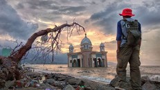 Sóng thần ập vào Bali ở thời điểm cuối năm 2018.