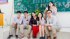 Tình thầy trò thắm thiết.