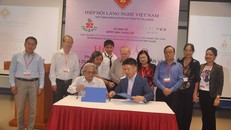 Lễ ký bản ghi nhớ giữa Viện nghiên cứu ứng dụng mỹ thuật sản phẩm làng nghề Việt Nam và Công ty SILVER SEA (Singapore).